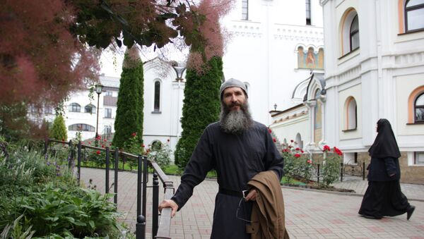 Инок Димитрий уже 18 лет служит в Свято-Елисаветинском монастыре в Минске - Sputnik Беларусь