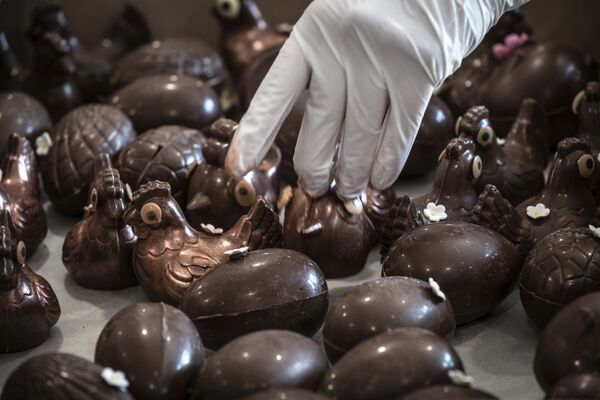 Пасхальные фигурки из шоколада во Франции готовят несколько столетий. - Sputnik Беларусь