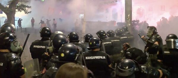 Кто на самом деле стоит за многотысячными беспорядками в Белграде - видео - Sputnik Беларусь