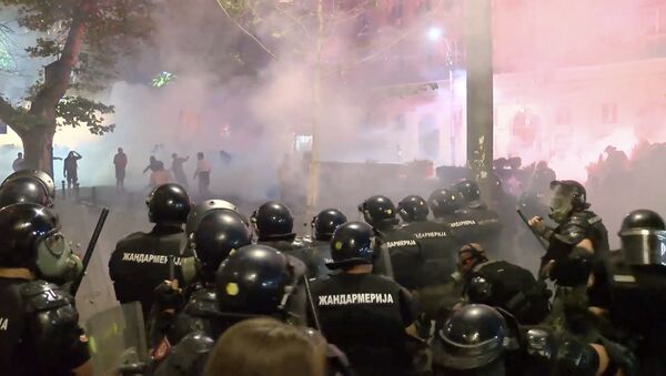 Кто на самом деле стоит за многотысячными беспорядками в Белграде - видео - Sputnik Беларусь
