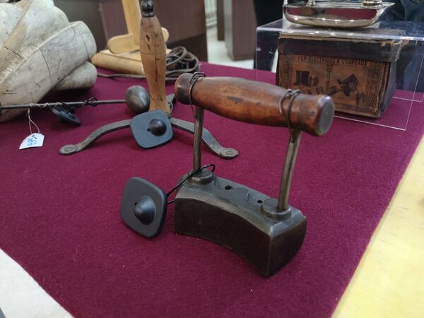 От орудия пыток до незаменимого помощника – в Витебске открыли Музей утюга - Sputnik Беларусь