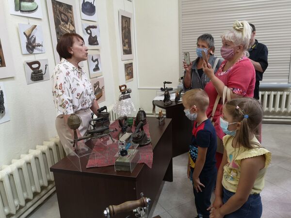 От орудия пыток до незаменимого помощника – в Витебске открыли Музей утюга - Sputnik Беларусь