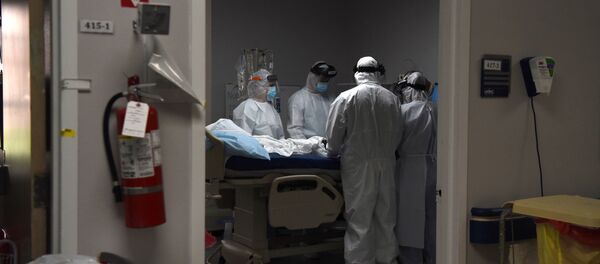 Медики интубируют больного коронавирусом  - Sputnik Беларусь