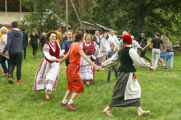 Смачна і музычна: як прайшоў Купальскі пленэр на Хутары Дудара - Sputnik Беларусь