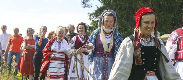 Купальскі пленэр на Хутары Дудара Купальскі пленэр на Хутары Дудара - Sputnik Беларусь