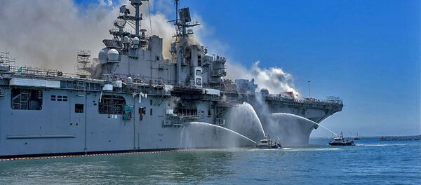 Пожар вспыхнул на десантном корабле ВМС США на базе в Сан-Диего  - Sputnik Беларусь