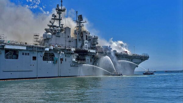 Пожар вспыхнул на десантном корабле ВМС США на базе в Сан-Диего  - Sputnik Беларусь