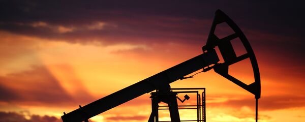 Добыча нефти, архивное фото - Sputnik Беларусь