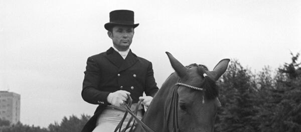 Член олимпийской сборной СССР по конному спорту, двукратный чемпион VII Спартакиады народов СССР, тренер Виктор Петрович Угрюмов. Член олимпийской сборной СССР по конному спорту, двукратный чемпион VII Спартакиады народов СССР, тренер Виктор Петрович Угрюмов. - Sputnik Беларусь