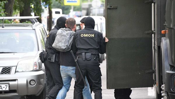 Милиция начала задержания стоящих в очереди в ЦИК  - Sputnik Беларусь