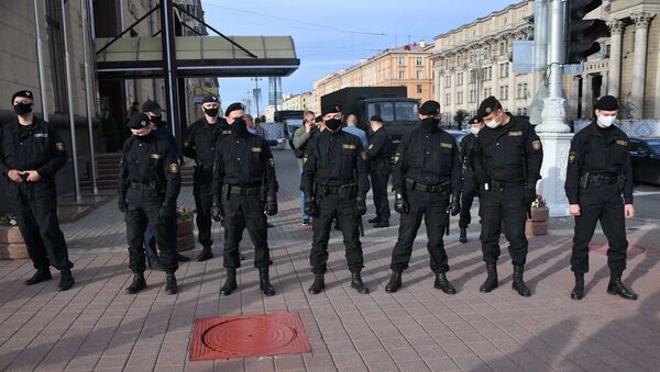Сотрудники правоохранительных органов также работают у Главпочтамта - Sputnik Беларусь