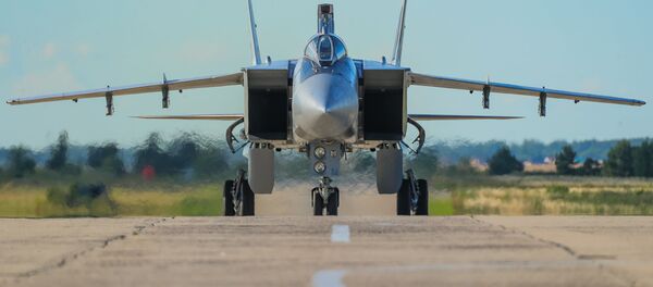 Истребитель-перехватчик МиГ-31 Истребитель-перехватчик МиГ-31 - Sputnik Беларусь