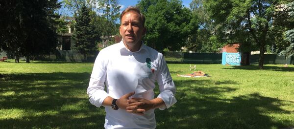 Андрей Дмитриев, кандидат в президенты Беларуси, в разрешенном месте для агитации в Тучинском сквере - Sputnik Беларусь