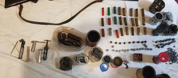 Обнаруженное у задержанных ружье и патроны - Sputnik Беларусь