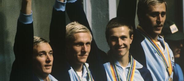 Олимпийские чемпионы в эстафете 4х200 метров вольным стилем советские пловцы (слева направо) Андрей Крылов, Ивар Стуколкин, Владимир Сальников, Сергей Копляков - Sputnik Беларусь