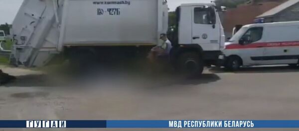 Мусоровоз и мотоцикл столкнулись под Брестом – два человека погибли - Sputnik Беларусь