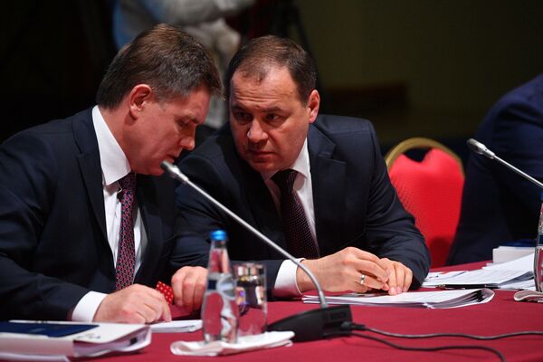 Вице-премьер Игорь Петришенко и премьер-министр Роман Головченко - Sputnik Беларусь