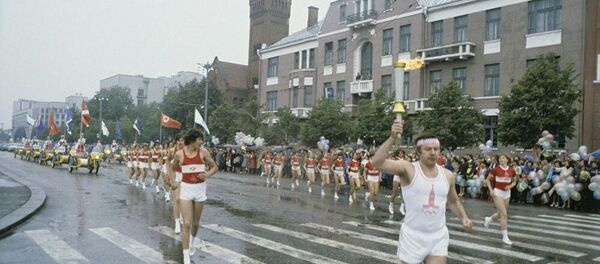 Как это было: 40 лет назад в Минск приехал олимпийский огонь - видео Как это было: 40 лет назад в Минск приехал олимпийский огонь - видео - Sputnik Беларусь