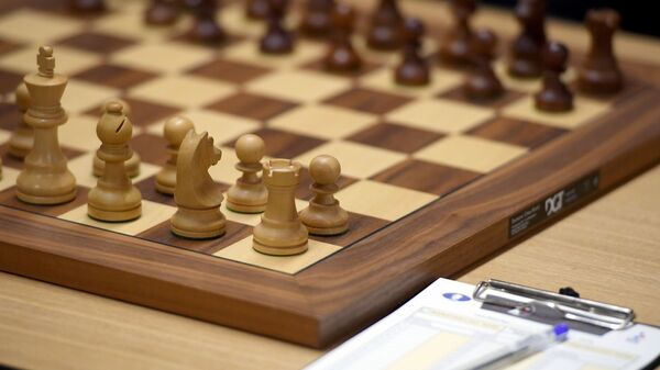 Шахматная доска с фигурами на шахматном турнире  - Sputnik Беларусь