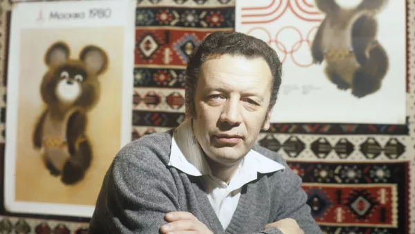 Московский художник Виктор Александрович Чижиков, автор талисмана XXII летних олимпийских игр - медвежонка Мишки