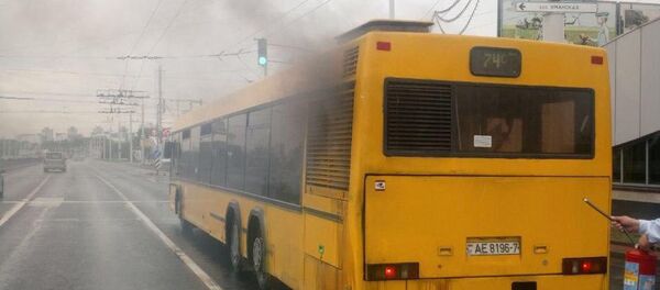 Рейсовый автобус загорелся во время движения в Минске - Sputnik Беларусь