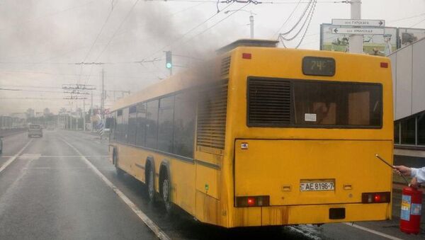 Рейсовый автобус загорелся во время движения в Минске - Sputnik Беларусь
