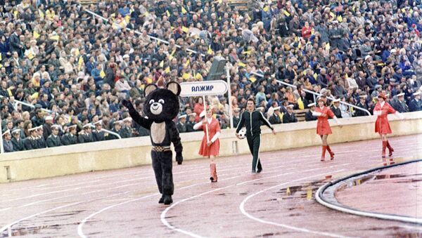 20 июля 1980 года в Минске произошло зажжение олимпийского огня. В футбольном матче в тот день встретились сборные Алжира и Сирии - Sputnik Беларусь