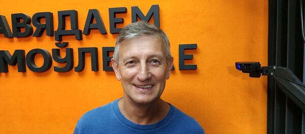 Романчук проанализировал экономические программы кандидатов в президенты Романчук проанализировал экономические программы кандидатов в президенты - Sputnik Беларусь