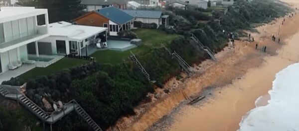 Оползни смыли в океан несколько домов в Австралии Оползни смыли в океан несколько домов в Австралии - Sputnik Беларусь