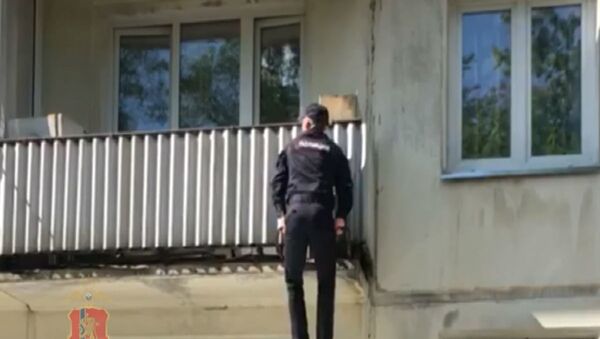 Cотрудники полиции помогли старушке попасть в квартиру - Sputnik Беларусь