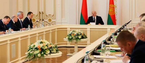 Совещание с экономическим блоком у президента Беларуси Александра Лукашенко Совещание с экономическим блоком у президента Беларуси Александра Лукашенко - Sputnik Беларусь