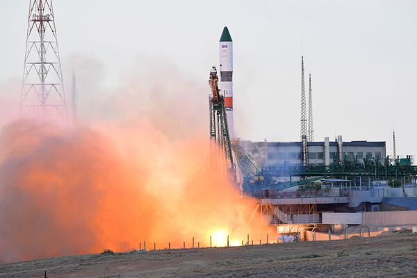 Сверхбыстрый космический грузовик Прогресс МС-15 пристыковался к МКС Сверхбыстрый космический грузовик Прогресс МС-15 пристыковался к МКС - Sputnik Беларусь