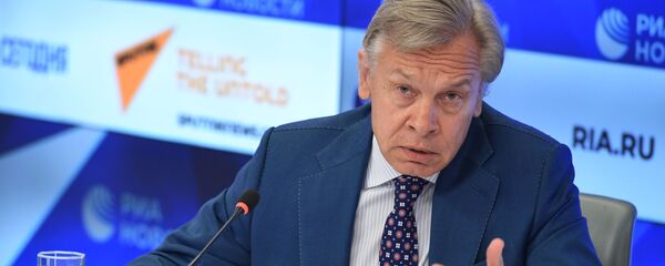 Сенатар, старшыня Часовай камісіі Савета Федэрацыі па інфармацыйнай палітыцы і ўзаемадзеянню са СМІ Аляксей Пушкоў Сенатар, старшыня Часовай камісіі Савета Федэрацыі па інфармацыйнай палітыцы і ўзаемадзеянню са СМІ Аляксей Пушкоў - Sputnik Беларусь