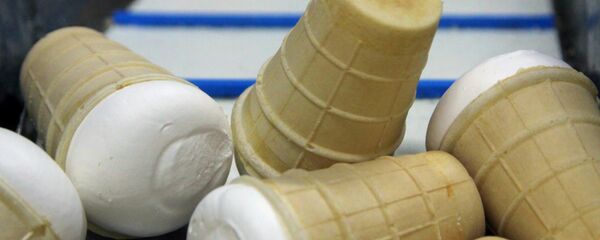 Мороженое пломбир в стаканчике - Sputnik Беларусь