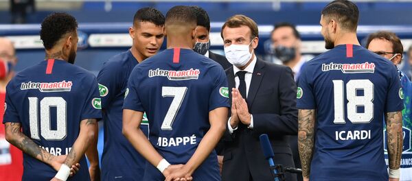 Церемония награждения футболистов ПСЖ в финале Кубка Франции Церемония награждения футболистов ПСЖ в финале Кубка Франции - Sputnik Беларусь