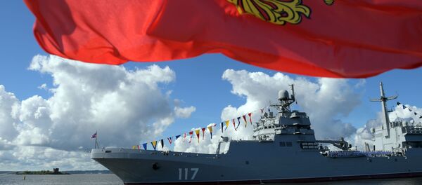 Президент РФ В. Путин принял участие в праздновании Дня ВМФ РФ в Санкт-Петербурге - Sputnik Беларусь