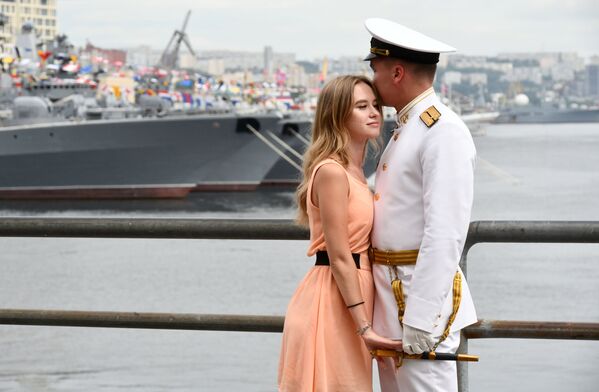 Пара на параде в честь Дня Военно-морского флота во Владивостоке - Sputnik Беларусь