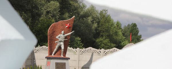 На аллее памяти в Мухавце установлено уже 16 монументов. Еще три композиции ждут открытия границ в Польше - Sputnik Беларусь