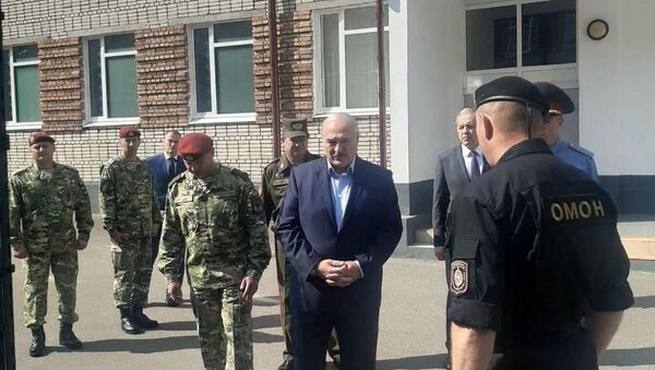 Лукашенко приехал пообщаться со спецназовцами  - Sputnik Беларусь