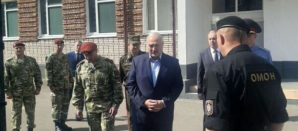 Лукашенко приехал пообщаться со спецназовцами  - Sputnik Беларусь