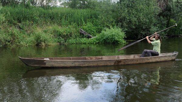 Лодку Андрей планирует использовать как транспорт – рядом с домом течет река Ясельда - Sputnik Беларусь