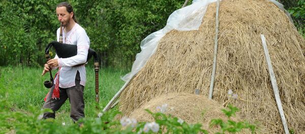 Дуда, похожая на волынку, – любимый белорусский инструмент Андрея Шклёды - Sputnik Беларусь