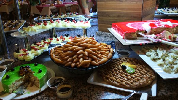 Шведский стол в турецких отелях не пострадал - Sputnik Беларусь
