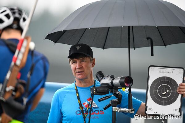 Контрольная тренировка биатлонистов, или Как все сложно в эру COVID-19 Контрольная тренировка биатлонистов, или Как все сложно в эру COVID-19 - Sputnik Беларусь