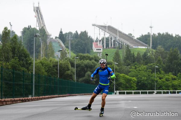 Контрольная тренировка биатлонистов, или Как все сложно в эру COVID-19 Контрольная тренировка биатлонистов, или Как все сложно в эру COVID-19 - Sputnik Беларусь
