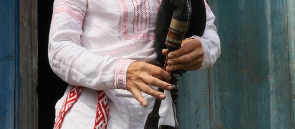 Паглядзіце на палескага майстра, які можа паўтарыць скрыпку Гварнеры - Sputnik Беларусь