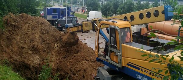 Прорвало трубу: как ликвидировали водопроводную аварию в Минске  - Sputnik Беларусь