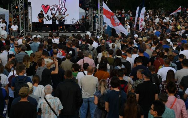 На вечер в парке Дружбы народов запланировано выступление многих музыкальных групп - Sputnik Беларусь