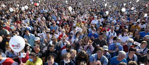 Сторонники Светланы Тихановской собрались на многотысячный митинг в район площади Бангалор - Sputnik Беларусь