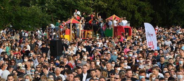 МУС палічыла колькасць удзельнікаў мітынга ў падтрымку Ціханоўскай МУС палічыла колькасць удзельнікаў мітынга ў падтрымку Ціханоўскай - Sputnik Беларусь